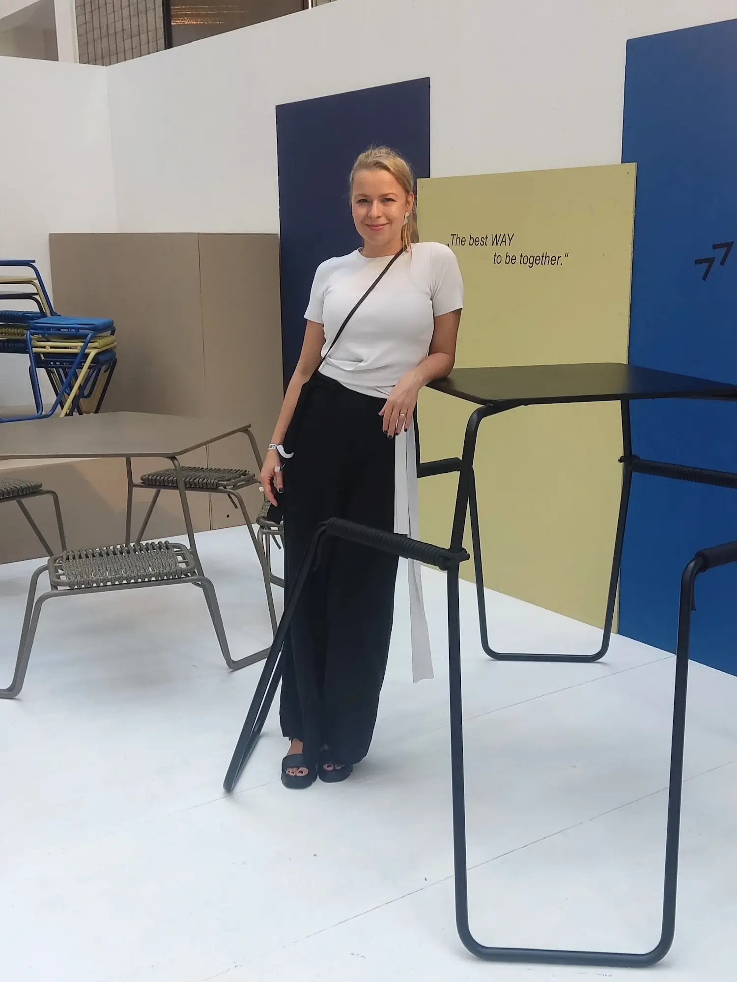 Pavla_Tylichová vysoký koktejlový stůl Muselet na designbloku