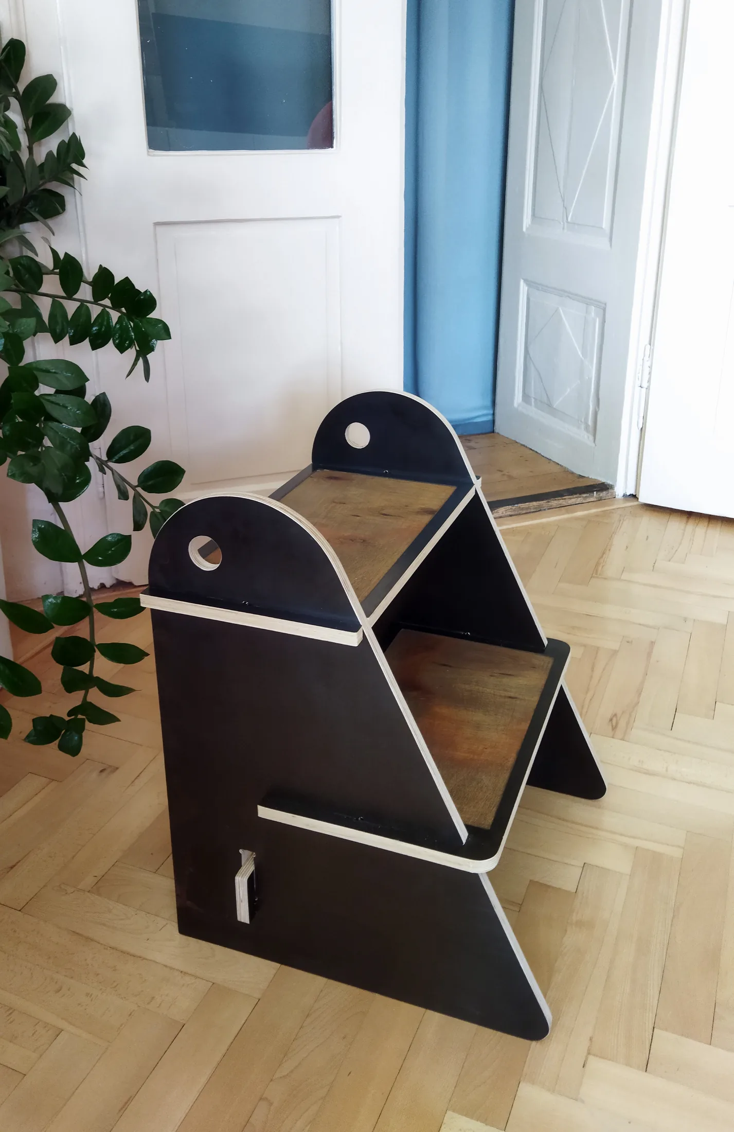 návrh nábytku, cnc díly, minimalismus schůdky a stolička ghost mixmag studio